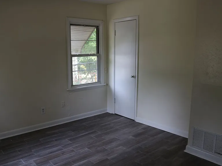 1657 Midway St — Photo 11