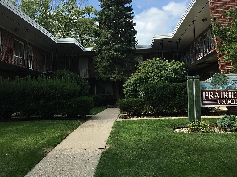 644 E North Broadway St — Photo 4