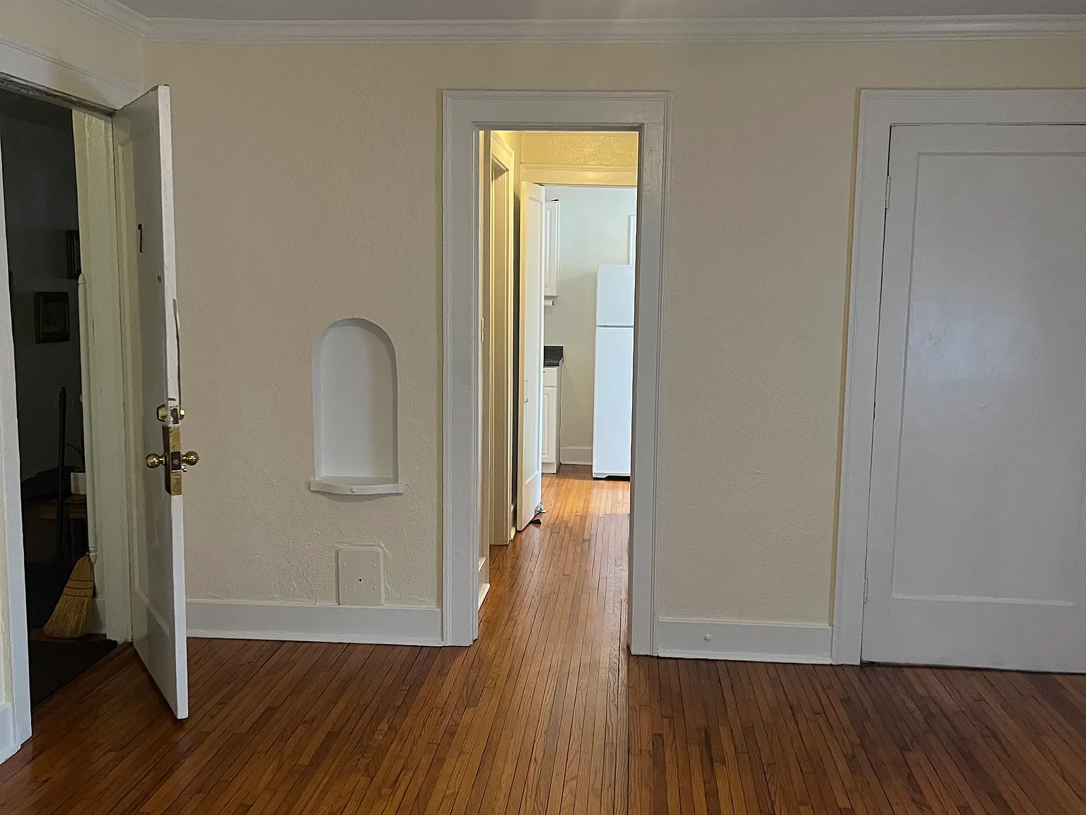 Studio, 425 sqft, $925 — Photo 2