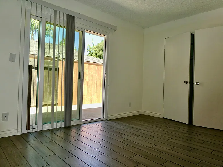 966 W Pine St #A — Photo 15
