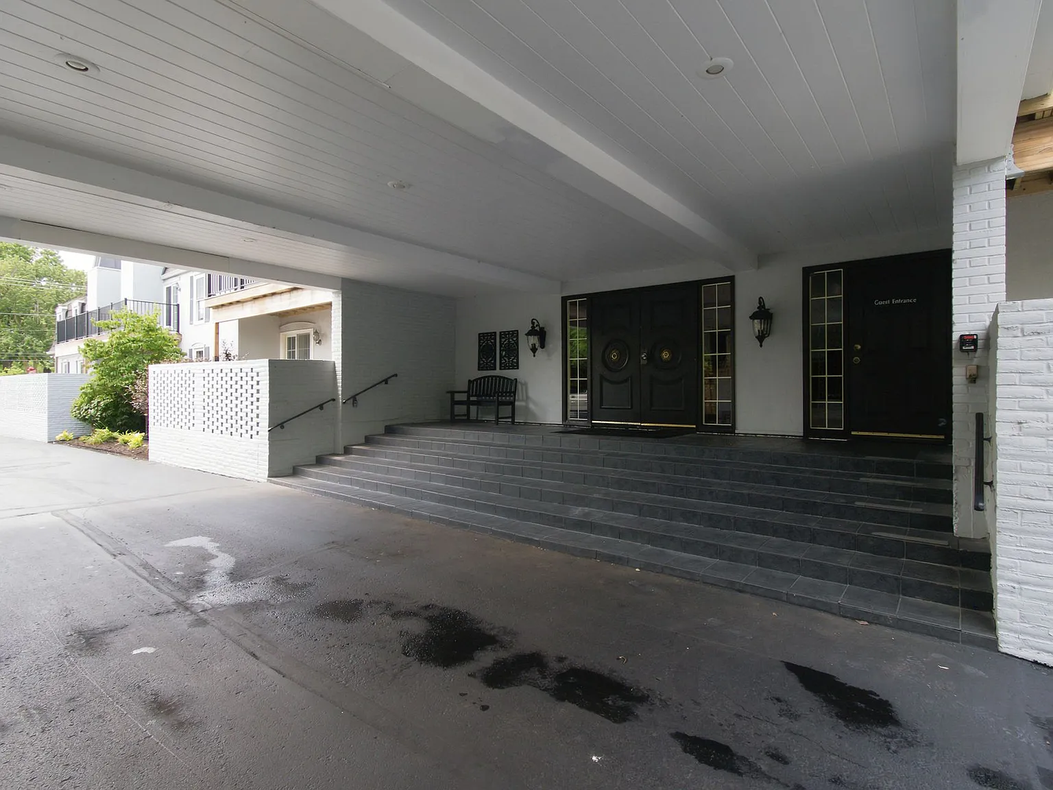 Marseille Apartments — Photo 3