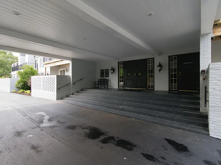 Marseille Apartments — Photo 29