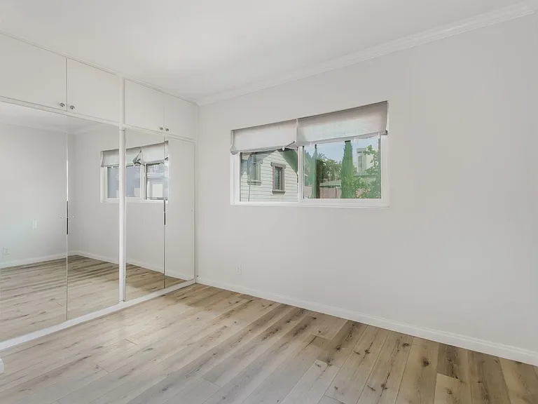 1736 N Normandie Ave — Photo 13
