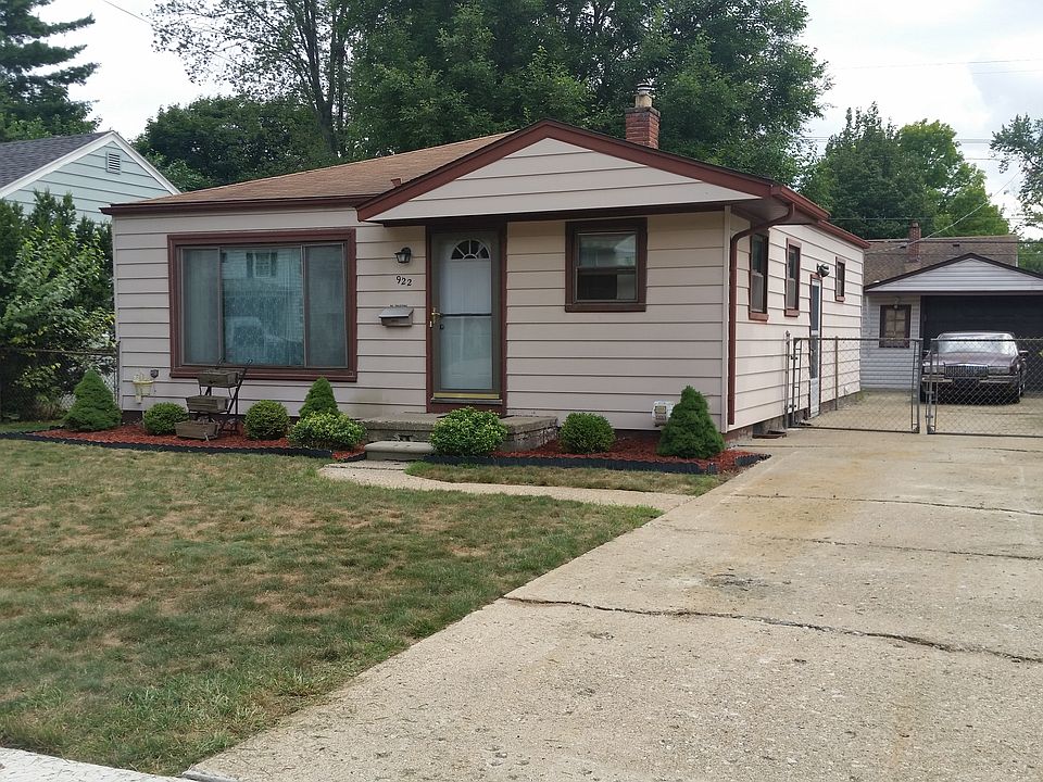 1st image of 922 Millard Ave