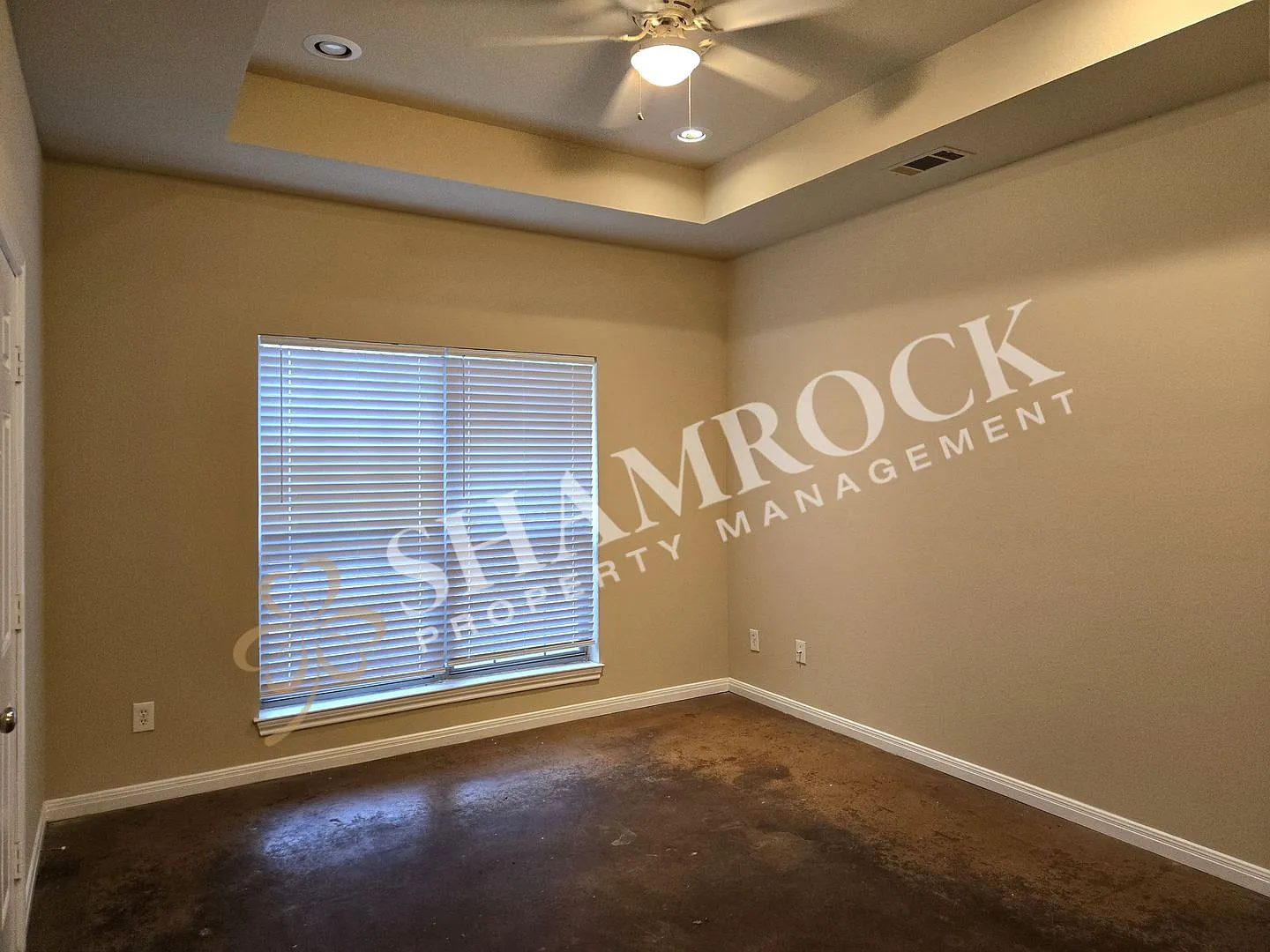 3/2 Fourplex in Castle Heights — Photo 3