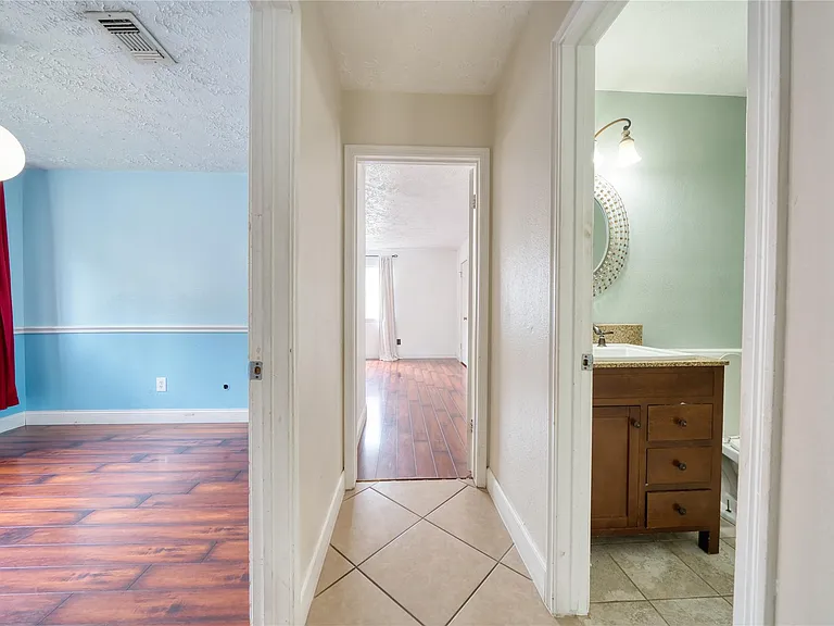 1323 Oakengates Dr — Photo 26