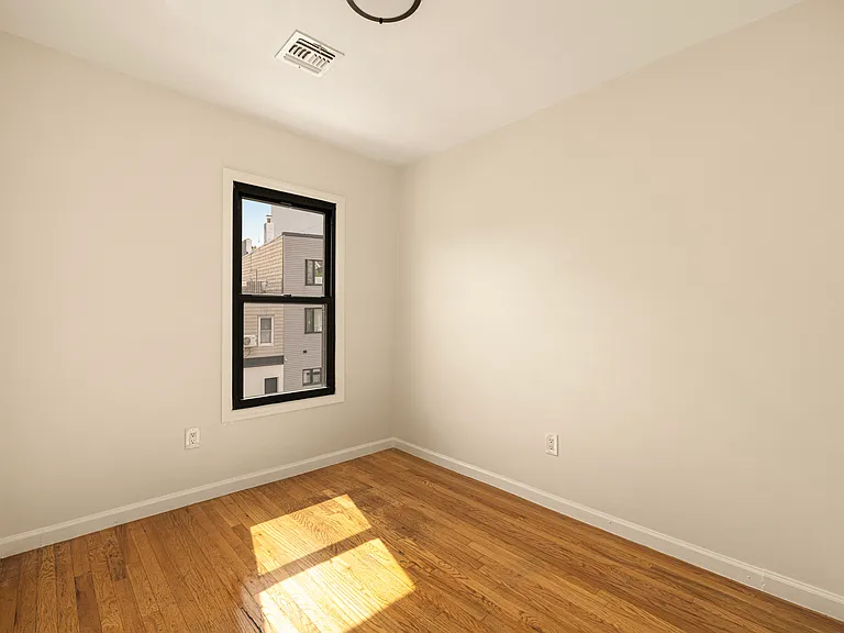 229 N 7th St #2 — Photo 7