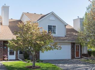 516 Old Steine Cir, New Brighton, MN 55112