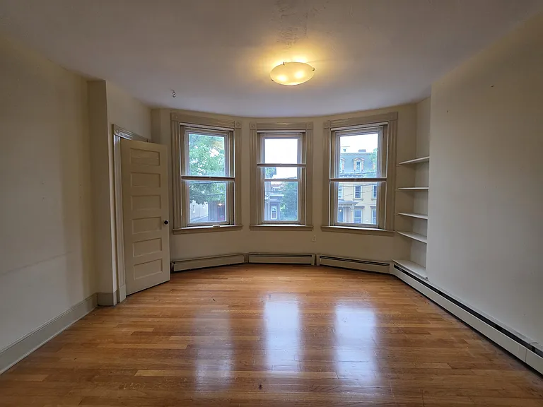 533 Chapel St #C — Photo 6