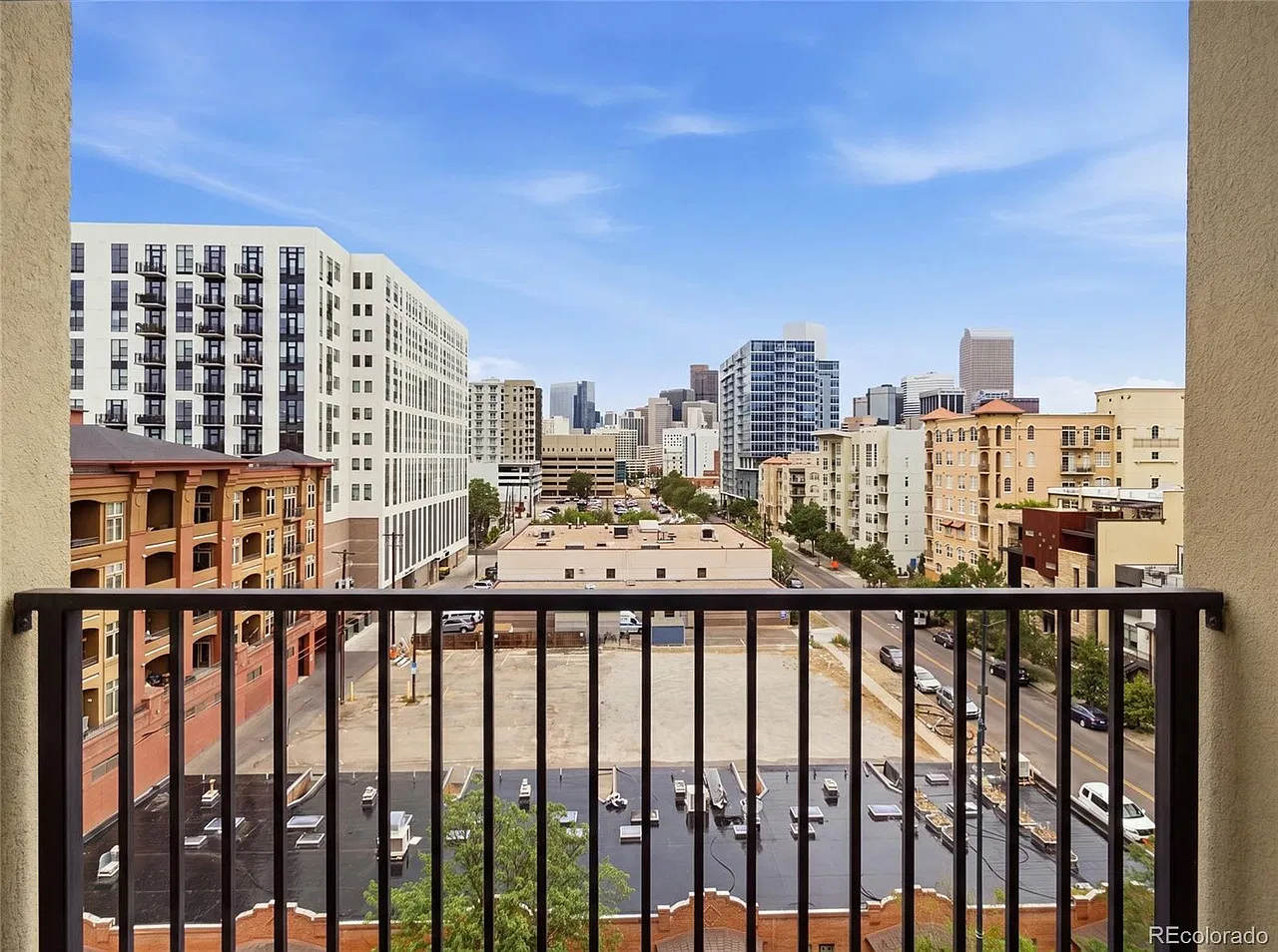 2 bed, 1027 sqft, $2,200 — Photo 1
