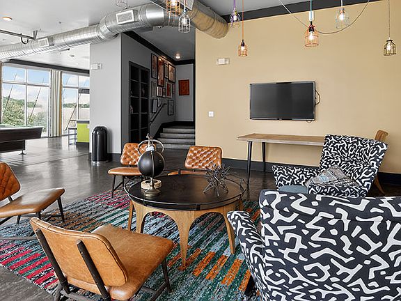 2nd image of 750 Fort Worth Ave APT 232