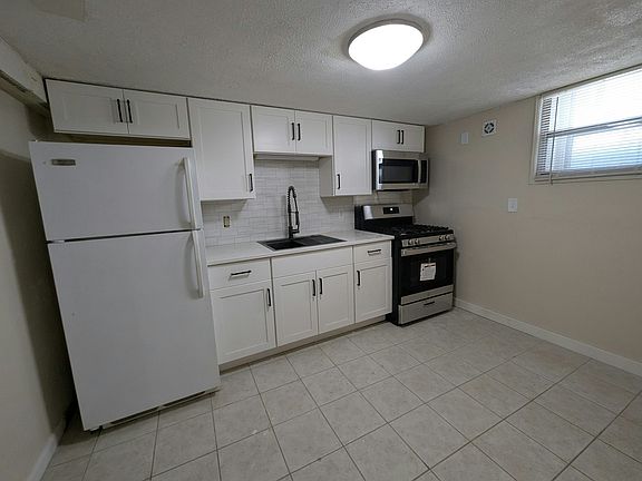 2nd image of 121 N 36th St APT 3