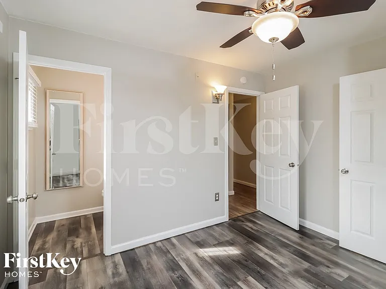 958 Sheffield Dr — Photo 9