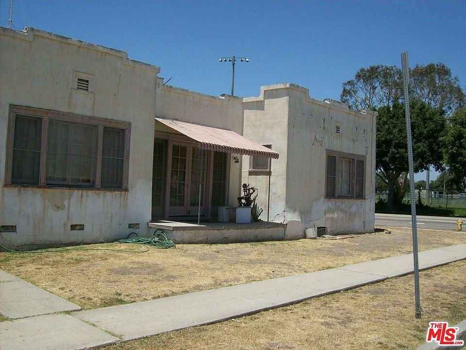 2nd image of 1854 W Century Blvd