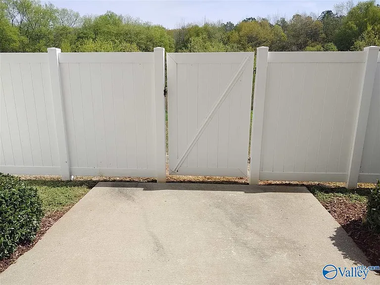 208 Falling Water Ln SW — Photo 23