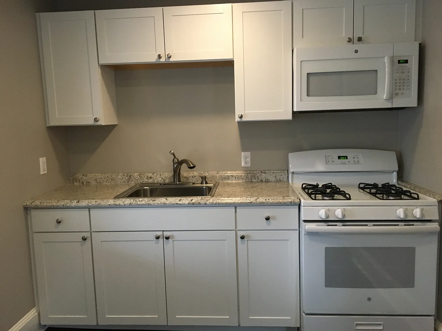 1 bed, 800 sqft, $1,900 — Photo 4