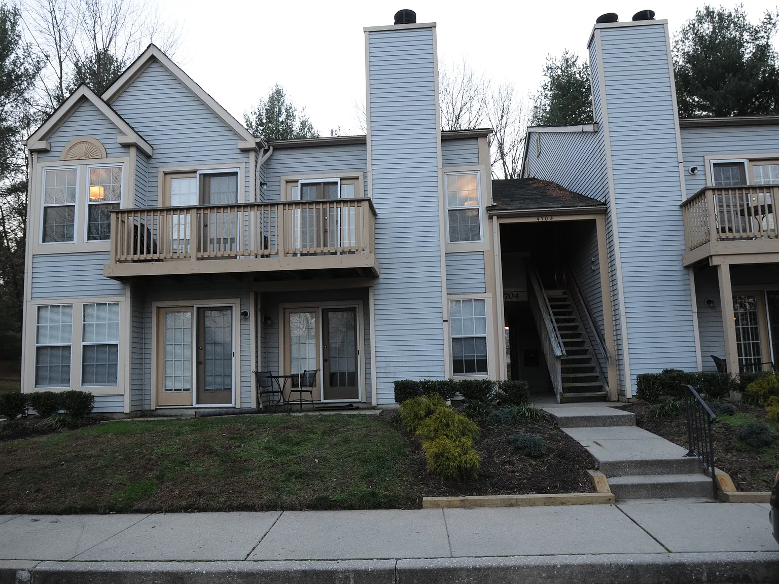 2 bed, 859 sqft, $1,900 — Photo 1