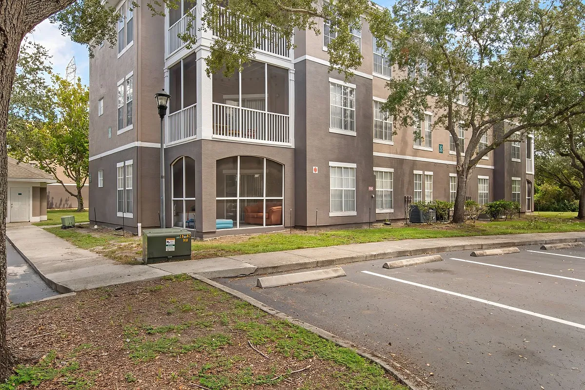 Building Photo - 9301 Crescent Loop Cir #206