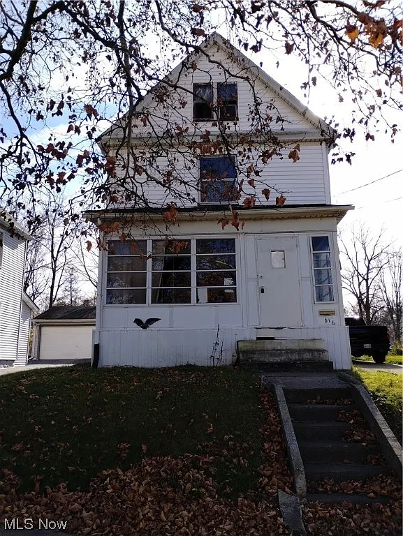 611 Dickson St photo 1