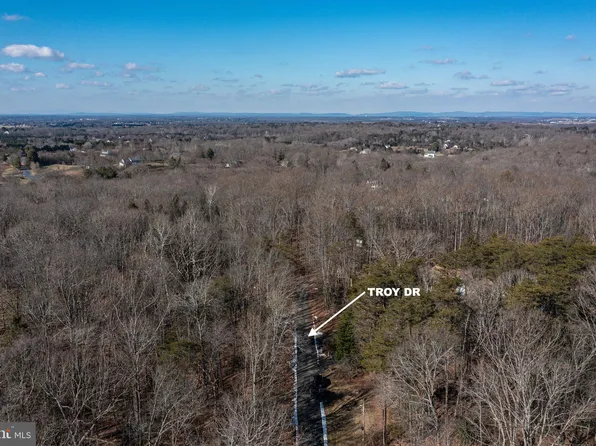 9343 Troy Dr, Nokesville, VA 20181