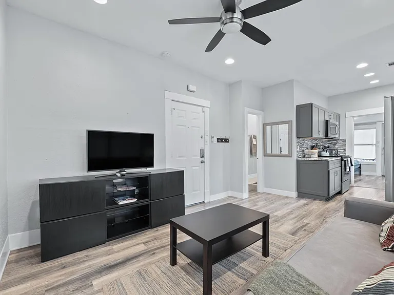 412 Drew St #4 — Photo 2