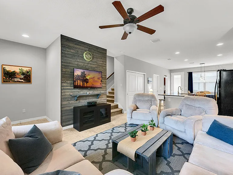 7254 Duxbury Ln — Photo 3