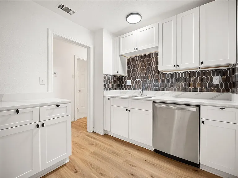 1417 Hamsted St — Photo 4