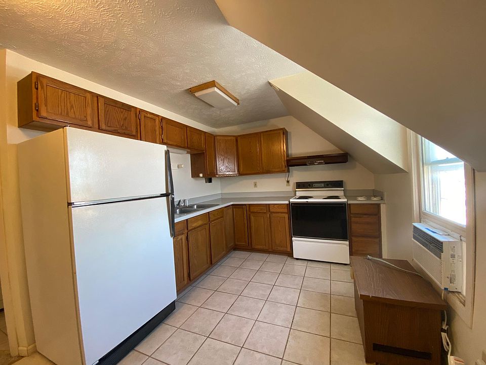 1st image of 106 N Linn St #2