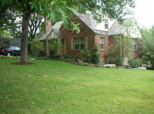 8425 Lee Blvd, Leawood, KS 66206