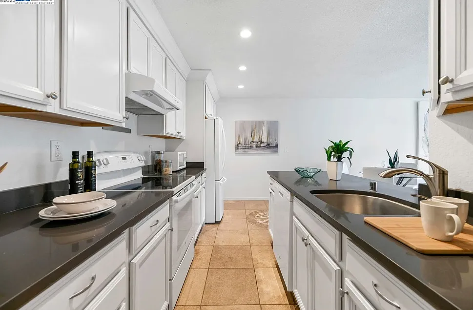 1 bed, 798 sqft, $2,500 — Photo 2