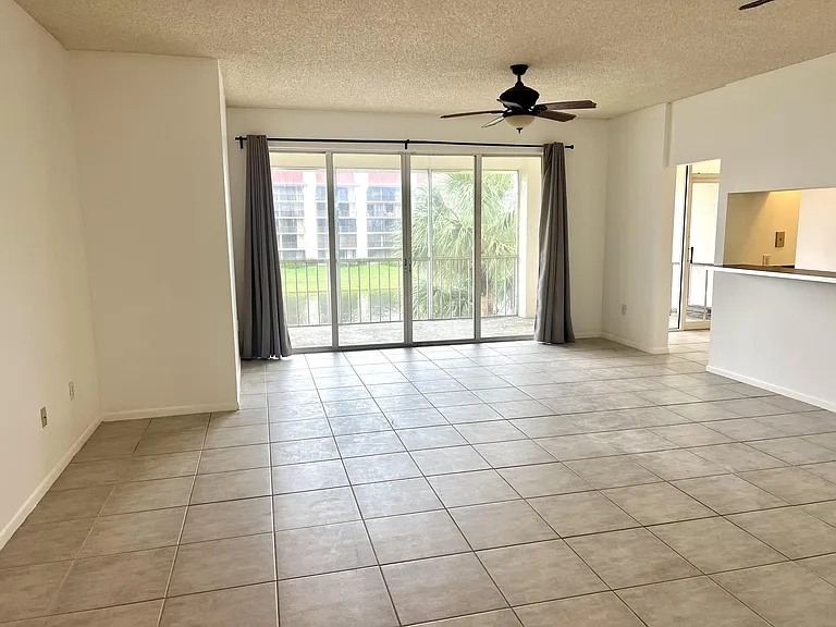 108 Half Moon Cir #B3 — Photo 5