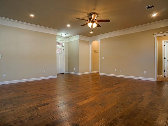5th image of 139 Sagewood Ln