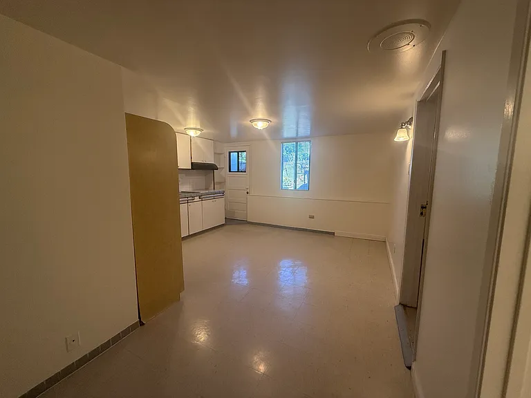 806 Edinburgh St #B — Photo 2