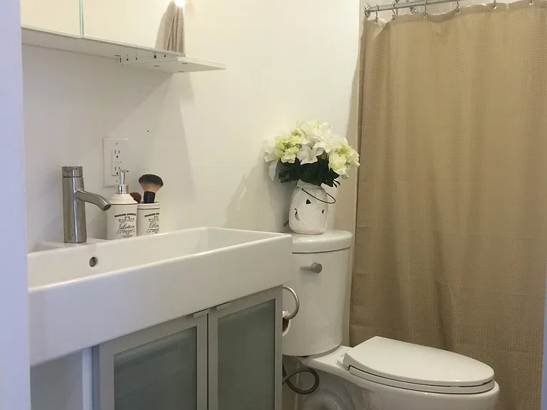 834 Hudson St #1C — Photo 11
