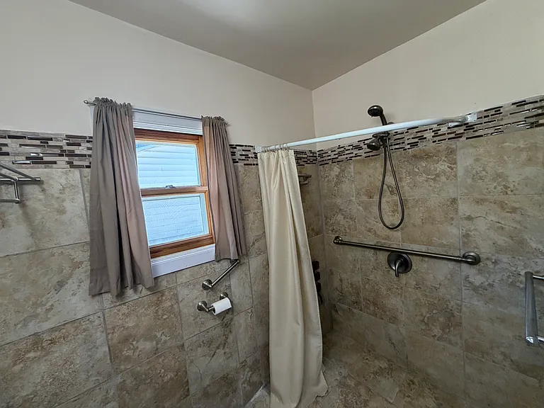 1030 Riverview St — Photo 10