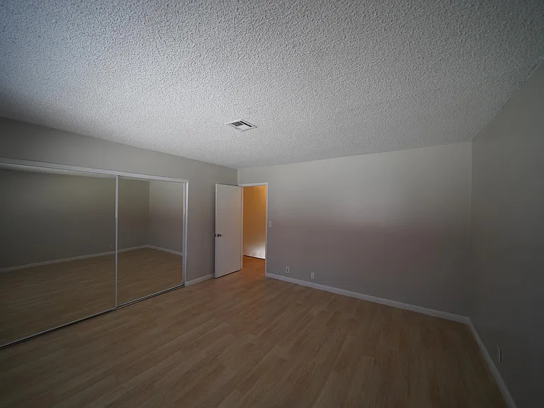 5282 S Maryland Pkwy #C — Photo 8