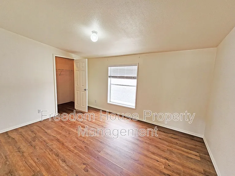 5220 Jerry Ave — Photo 15