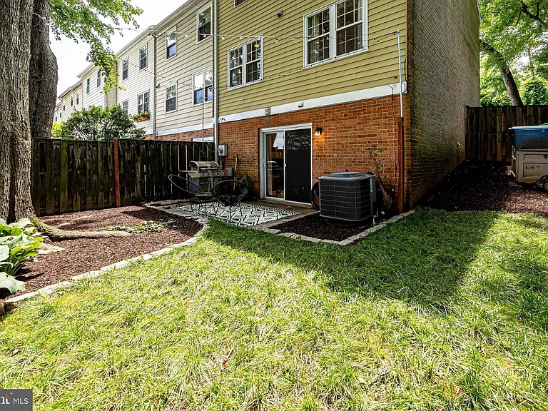 2775 Sikes Ct — Photo 31