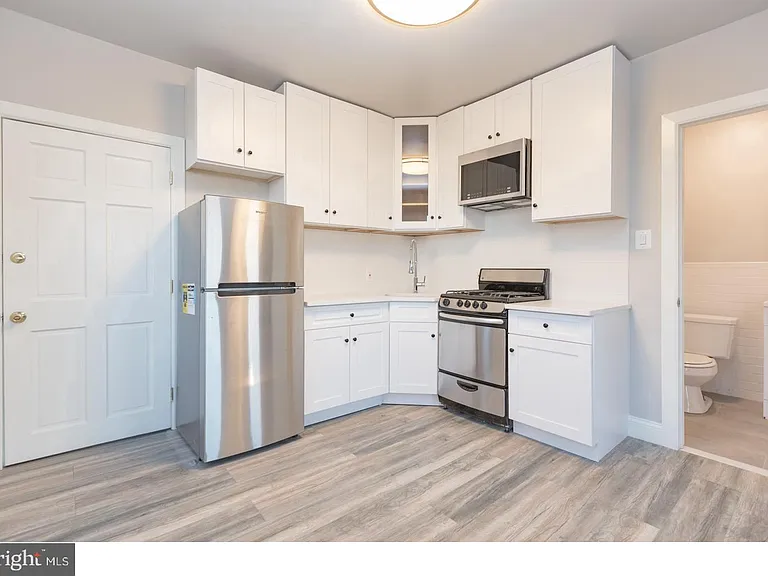 2434 E Dauphin St #3F — Photo 2