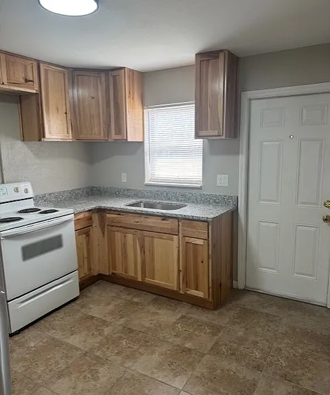811 Florida Ave — Photo 2