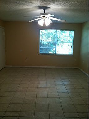 4th image of 611 Colonial Dr APT 4