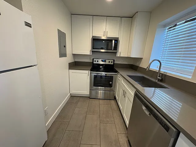 646 N 10th Ave #B11 — Photo 8