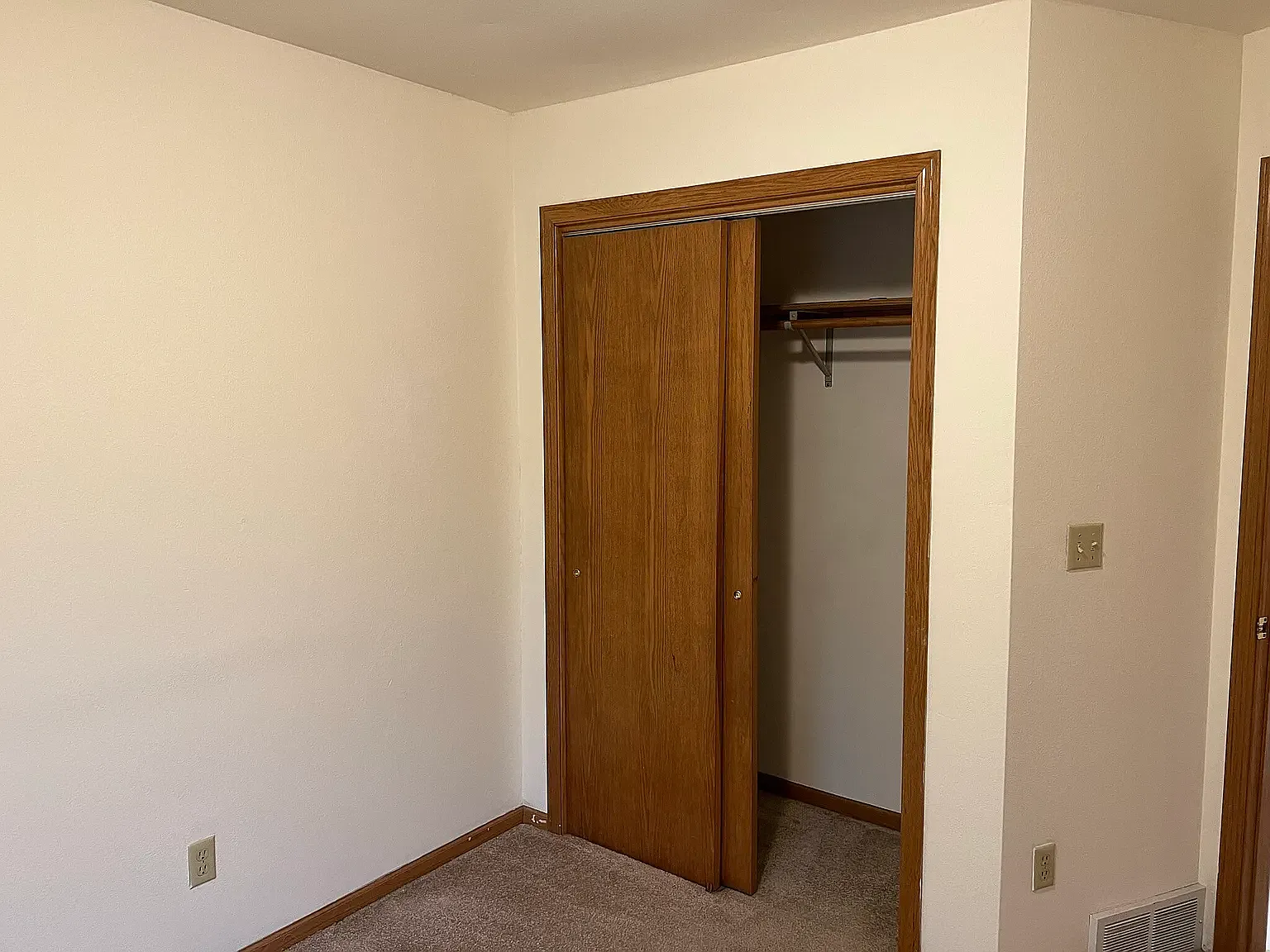 1095 Heritage Court - 1 — Photo 4