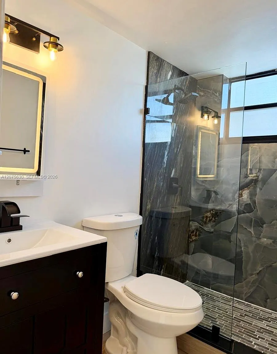 Half Moon Towers Condo — Photo 2