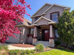 3127 Shakespeare Rd, Chaska, MN 55318