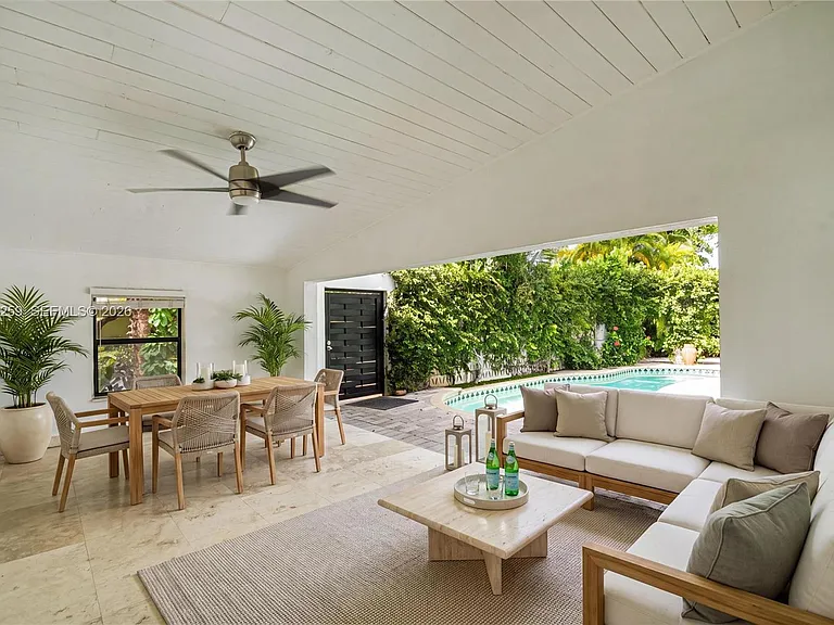 7810 Beachview Dr — Photo 3