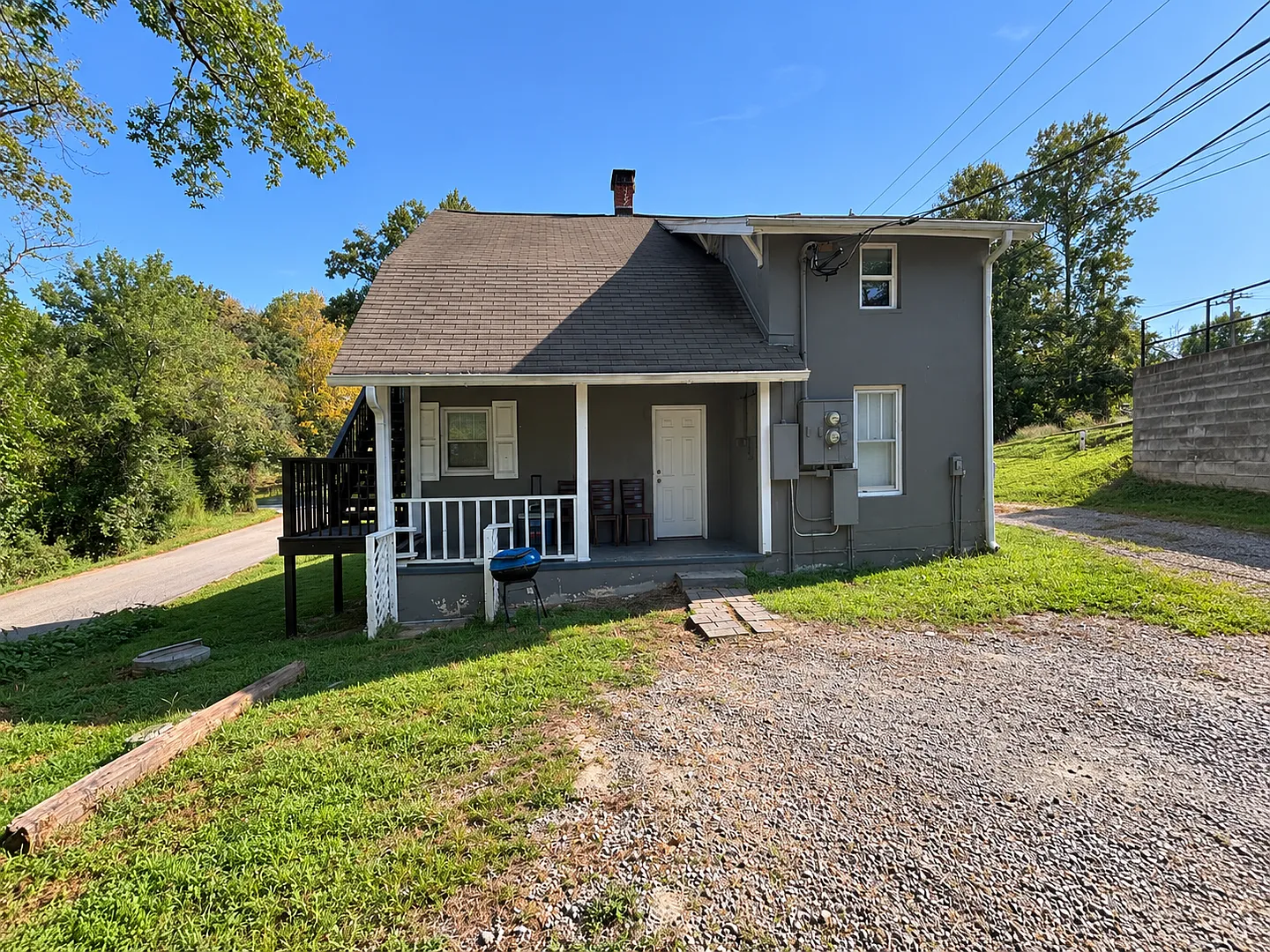 808 Harrisburg Dr SW — Photo 2