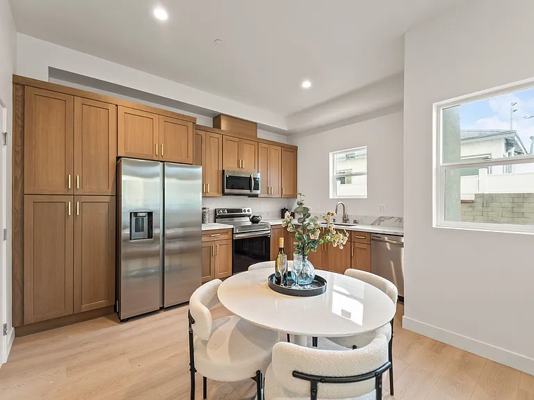 19025 Bassett Street — Photo 8