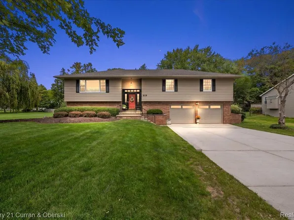219 E Caledonia St, Howell, MI 48843
