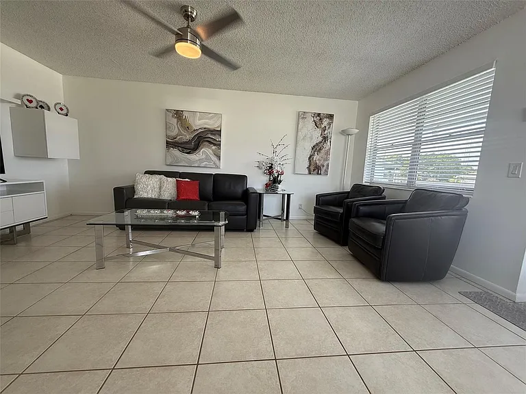 144 Farnham Cres #F — Photo 9
